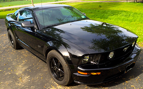 Black 06 Mustang